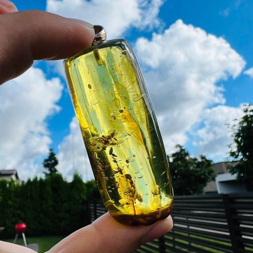 Q1: 远古琥珀对玩家有何用途？