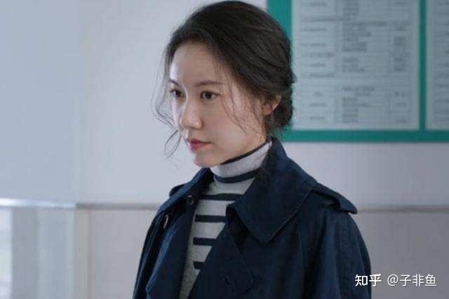 该剧改编自阿耐的同名小说,讲述了职场金领苏明玉从小不受家人待见,生长在家庭的边缘,在孤独扭曲的环境中长大成人的故事,该剧通过苏明玉的故事,探讨了家庭关系、亲情、爱情等问题,展现了人性的复杂和多样性。