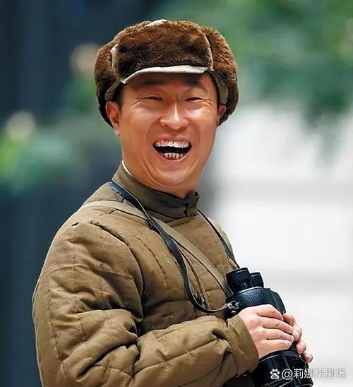 林永健也是一个非常幽默和风趣的人,他有着很强的幽默感和语言表达能力,他在接受采访时,总是能够用幽默的语言回答问题,让人忍俊不禁,他说:“我觉得演员就是要给观众带来快乐和笑声,要让观众感受到生活的美好和乐趣,只有这样,才能让观众喜欢和支持自己。”