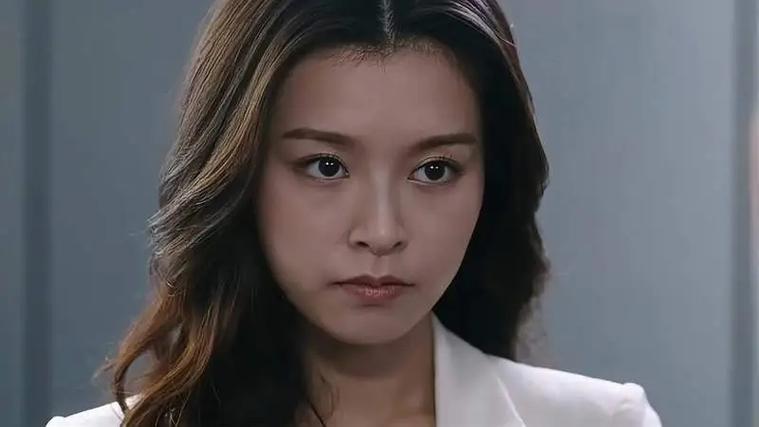 以下是一些与消失的她假李木子的扮演者是谁,文咏珊相关的问题: