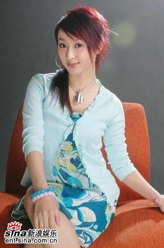 答:关于洪雁在生活中的具体样子,可能需要通过她的亲朋好友或者她自己的分享来进一步了解,但从她对待演艺事业的认真态度可以推测,她在生活中应该也是一个努力、积极向上的人。