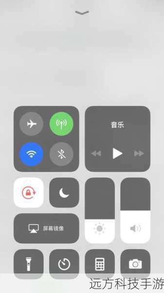 iPhone内置的夜间模式(Night Mode)对于捕捉低光环境下的细节尤为出色,开启夜间模式,即使在光线条件极差的情况下,也能拍出清晰、色彩丰富的大月亮照片,确保你的iPhone处于静止状态,减少移动带来的模糊效果。