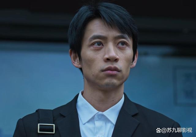 随着剧情的推进,各种悬念也逐渐浮出水面,汪大东的身世之谜、神秘组织的目的等等,都让观众们迫不及待地想要知道后续的发展,而这正是《终极一班 3》的魅力所在,它不断地吸引着我们去探索和发现。