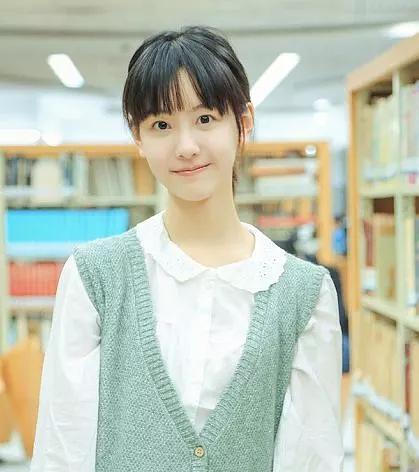 答:刘晓靓自幼对表演有着浓厚的兴趣,通过不断学习和努力,逐渐走上了演艺道路。