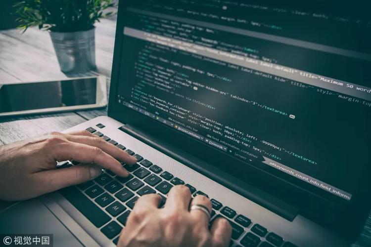 利用JavaScript,我们还可以为<textarea>提供即时的输入反馈,例如实时计数、字数限制等功能,以下是一个简单的示例: