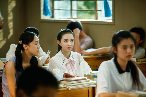 这部剧通过对这些角色的细腻刻画,展现了青春期少年少女们的成长历程和情感世界,他们在面对家庭、友情、爱情等各种问题时,不断地探索、尝试和成长,最终找到了属于自己的人生道路。