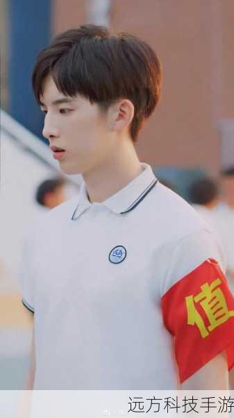 陈易木,由孙镇洋饰演,幽默风趣,和洛钦歌是一对欢喜冤家,他们之间的互动常常让人忍俊不禁。