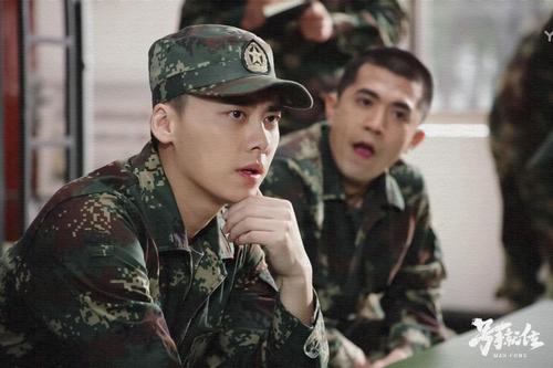 剧中的主角夏拙由李易峰饰演,他是一个超级大脑,拥有极高的智商和天赋,夏拙怀揣着对火箭军的憧憬与热爱,投身军营,他的到来给部队带来了新鲜的活力和不一样的思维方式,在不断的磨练和挑战中,夏拙逐渐成长为一名优秀的号手,他对理想的执着追求和对战友的深情厚谊令人动容。