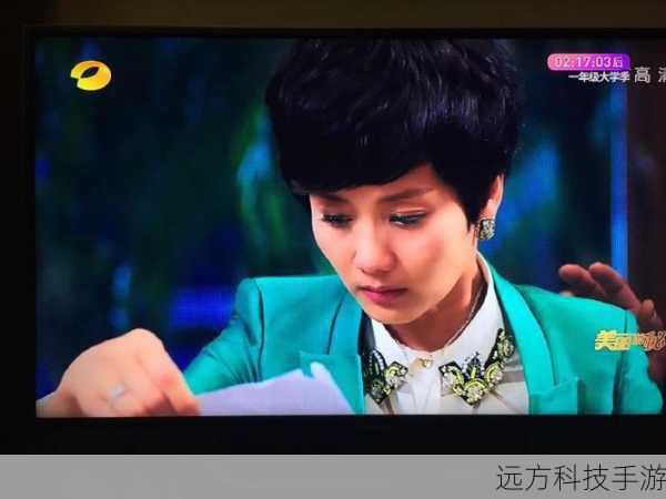 汪璇,李颖饰演,是一位知名的女歌手,她因为年轻时的错误决定,一直生活在痛苦和愧疚之中。