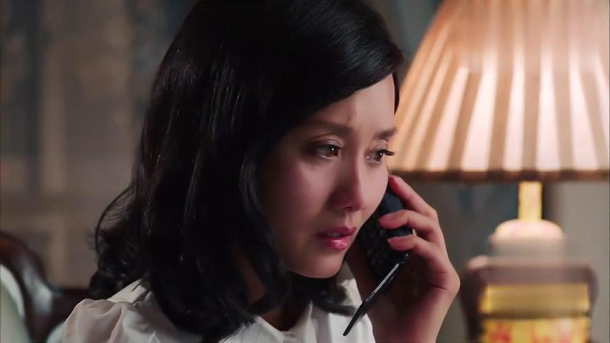 答:剧中姜美丽的亲生母亲是汪璇。