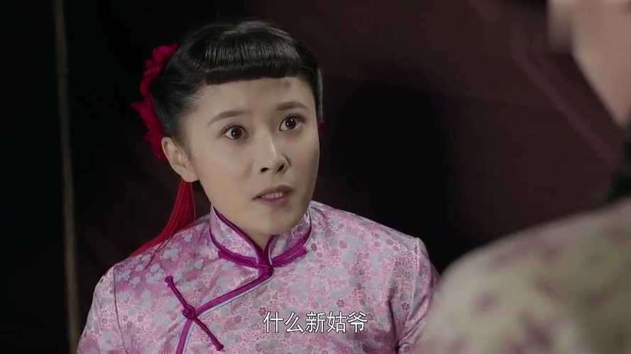 黄飞燕由徐翠翠饰演,她是一个性格泼辣、敢爱敢恨的女子,黄飞燕深爱着赵国武,为了他可以不顾一切,她的存在为紧张的战争氛围增添了一抹别样的色彩。