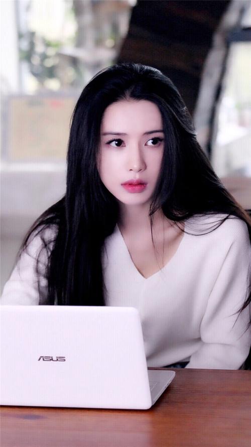 答:潘霜霜。