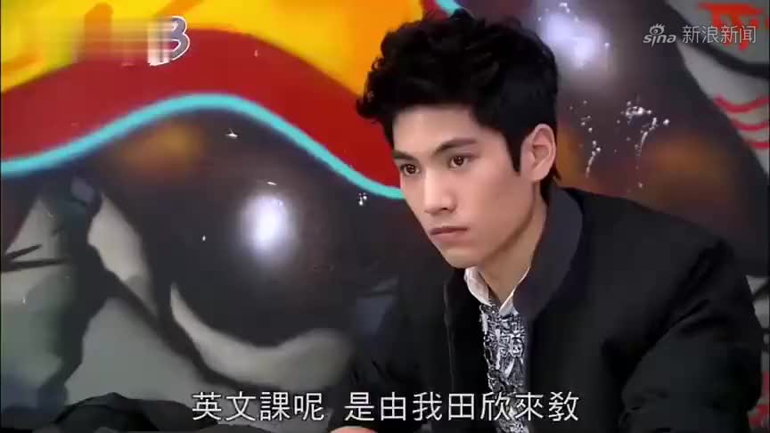 答：中万钧一直默默地喜欢着雷婷，为了她可以做很多事情。