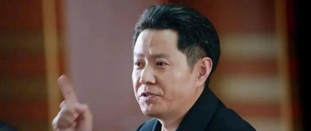 答:邝海生对何小蝉的感情依然执着,他继续守护在何小蝉身边,不离不弃,并且愿意为她付出一切。