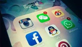 6、保存成果:完成调整后,保存你的合成图片,分享到社交媒体或用于其他用途。