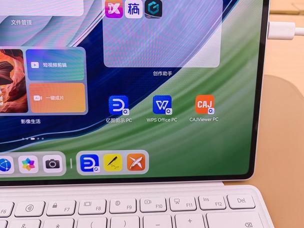 关于iPad2平板电脑的最新报价,由于它已经停产多年,因此官方渠道无法提供确切的价格信息,不过,在二手市场或是一些非官方渠道,iPad2的价格会根据其成色、配置以及市场供需情况有所浮动。