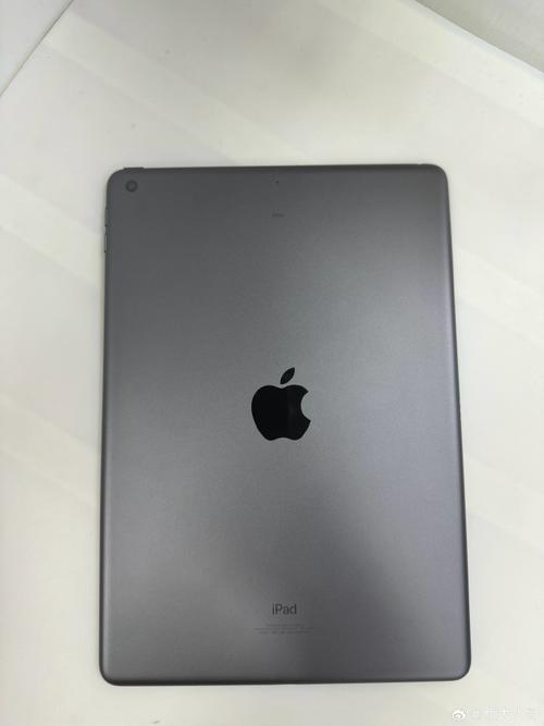 二手iPad2的价格在几百元到一千多元不等,具体价格还会受到存储容量(如16GB、32GB等)、是否支持3G网络、是否包含原装配件等因素的影响,如果你对iPad2感兴趣,建议你在购买前仔细比较不同渠道的价格和商品信息,选择信誉良好的卖家进行交易。