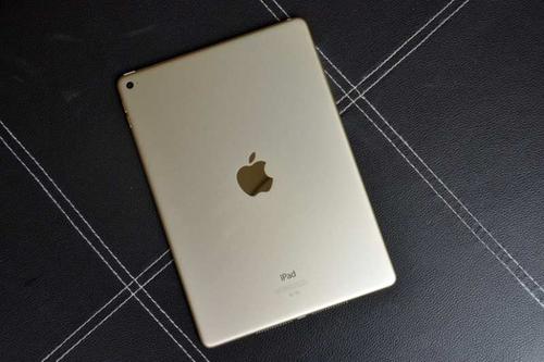 虽然硬件配置上，iPad2已无法与当今的旗舰产品相提并论，但其搭载的A5处理器，在当年可是性能强劲的代名词，对于大多数日常应用，如浏览网页、社交媒体互动、轻量级游戏以及简单的文档编辑等，iPad2依然能够游刃有余地应对，而32G的存储空间，虽然听起来不算大，但对于那些不追求海量存储，只需满足基本需求的用户来说，已经足够使用。