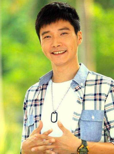 林多俊(李泰饰),林多美的哥哥,原本是个阳光开朗的大男孩,却因为文馨的伤害而变得消沉。