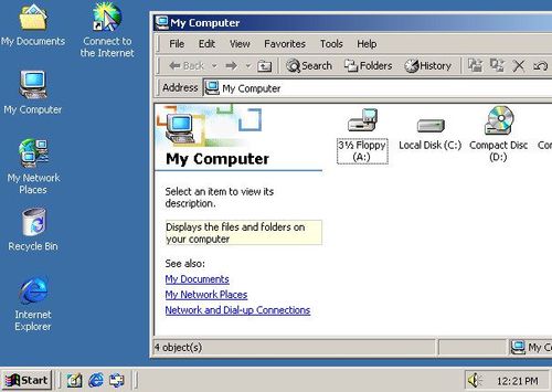 解答：优化Windows 2000 Server性能的关键在于合理的资源分配和系统维护，定期运行磁盘碎片整理程序，优化文件系统性能，合理设置系统服务，关闭不必要的后台进程，以减少资源占用，保持系统和驱动程序的最新状态，定期进行系统清理和安全检查，防止病毒和恶意软件的侵入。