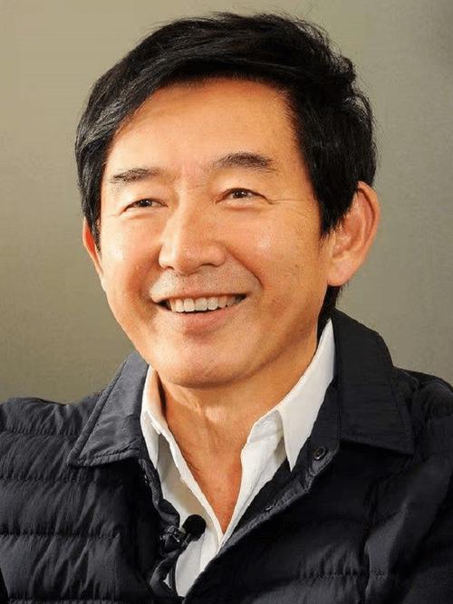 问：倪伟强为什么会遭遇事业和婚姻的双重危机？