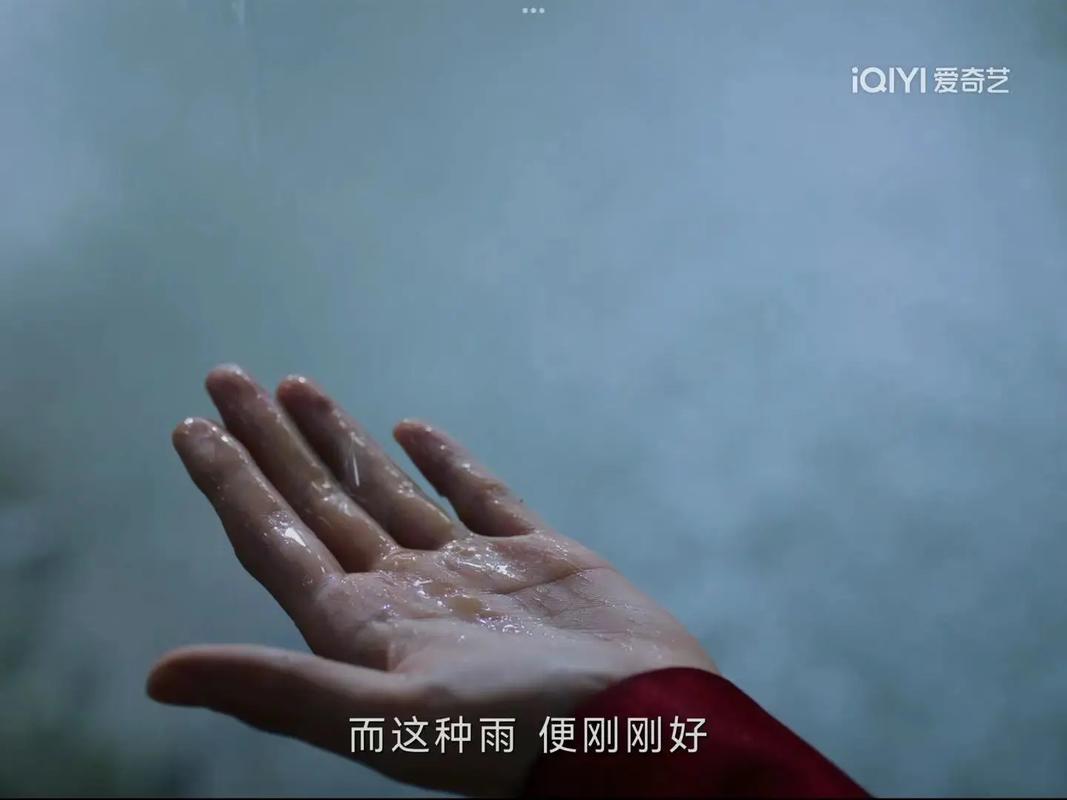 问：倪伟贞在事业和爱情上经历了哪些波折？