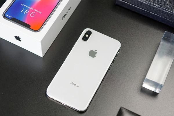 iPhone X:iPhone X则配备了双1200万像素后置摄像头,支持广角与长焦镜头切换,能够拍摄出更加清晰、细腻的照片和视频,iPhone X还加入了光学防抖、HDR等功能,进一步提升了拍照效果,前置摄像头也升级到了700万像素,支持人像模式自拍,让用户能够轻松拍出专业级的自拍照片。