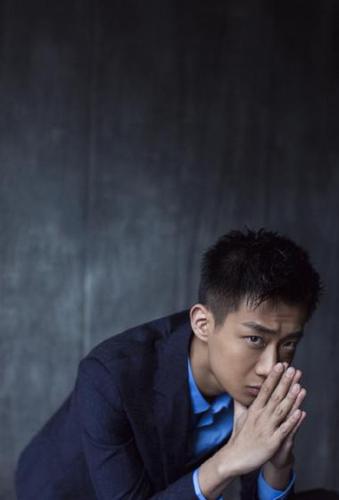 高至霆在演艺道路上的不断努力和追求也是他能够成功塑造角色的重要原因之一,他不断地学习和提升自己,尝试不同类型的角色,拓宽自己的演艺领域,这种勇于挑战和突破自我的精神,使他能够在竞争激烈的演艺圈中脱颖而出。