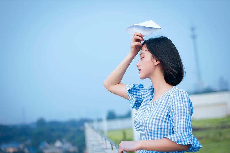 答:靖媛是一个身世复杂、内心丰富,且与男主角有感情纠葛的女子。