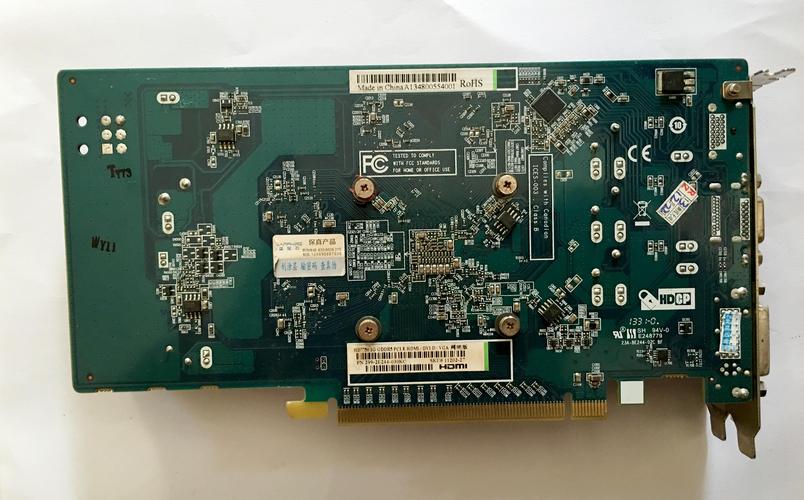 蓝宝石HD7750 1G GDDR5白金版显卡在性能参数方面同样表现出色，它采用了AMD Radeon HD 7750显示芯片，核心代号为Cape Verde XT，内建512个流处理器，这些强大的硬件基础，使得显卡在应对各类图形密集型应用时都能游刃有余，该显卡还支持DirectX 11等先进的图形API，为用户带来更加逼真、流畅的游戏和视觉体验。