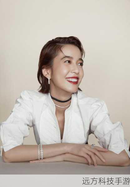 陈庭妮的努力和付出得到了观众和业内人士的高度认可,她的演技不仅为电影增色不少,也让更多的人认识到了她的实力和才华,除了这部电影,陈庭妮还出演了许多其他优秀的作品,在不同的角色中不断挑战自我,展现出了多样化的演技风格。