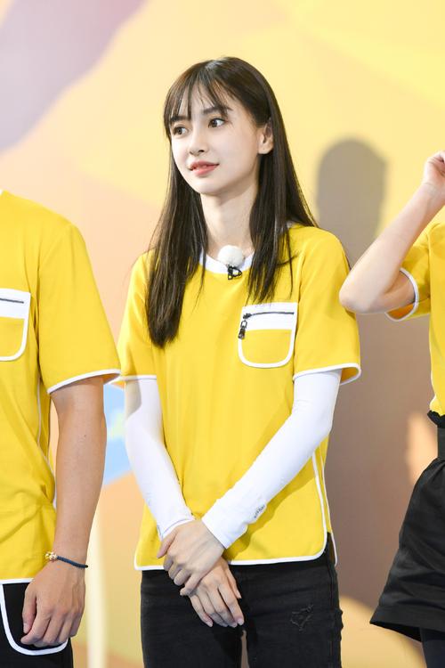 问题 1：Angelababy 在《奔跑吧》中最经典的造型是哪一个？
