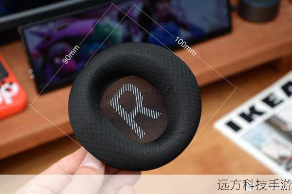 在这个多设备共存的时代，雷柏E6500贴心地提供了蓝牙5.0和无线2.4G双模连接功能，无论是电脑、平板还是手机，都能轻松配对，实现无缝切换，一键切换的设计，让用户在多个设备间自由穿梭，无需繁琐的设置，大大提高了工作效率，蓝牙5.0的加持，确保了连接的稳定性和低延迟，无论是日常办公还是游戏娱乐，都能游刃有余。
