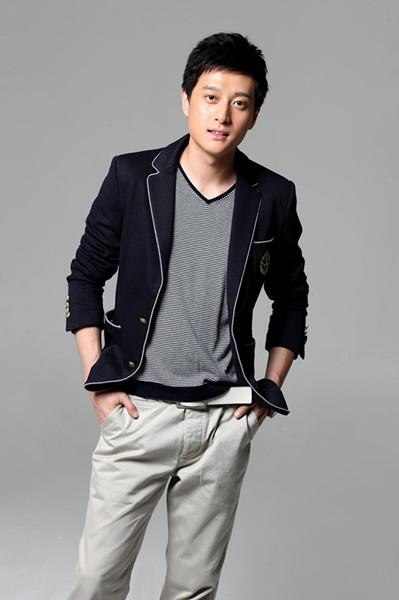 问：夏凡在演艺生涯中有哪些难忘的经历？
