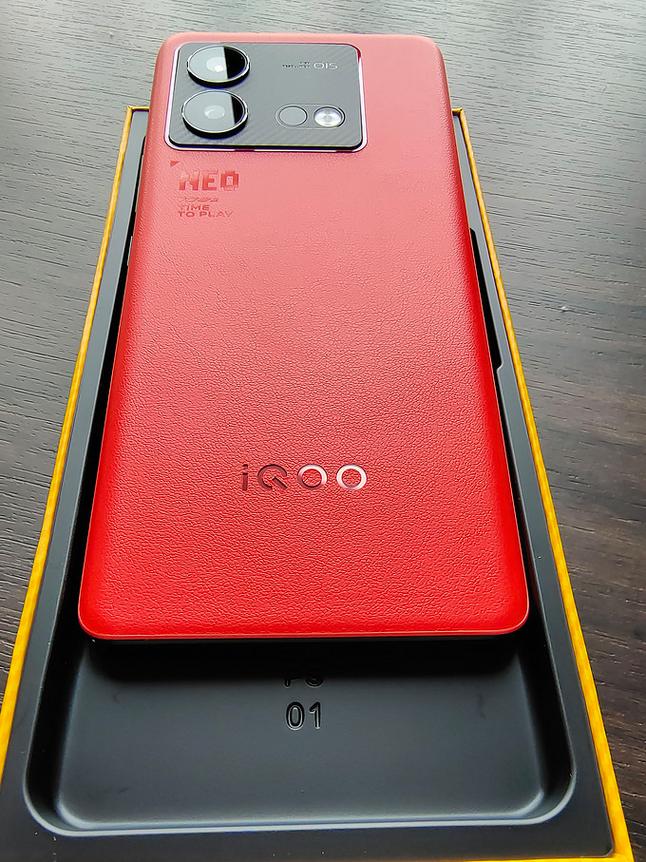 摩托罗拉K2和iQOO Neo8哪个好?