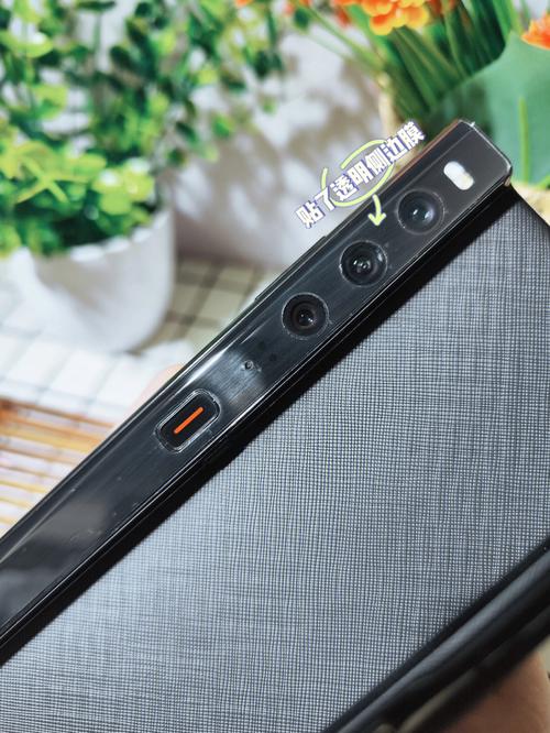 华为Mate7高配版移动4G在拍照方面表现出色,其后置1300万像素的摄像头采用了先进的CMOS传感器和多种拍照技术,能够拍摄出清晰、细腻的照片,该手机还支持自动对焦、全景拍摄、连拍等多种拍照模式,让用户能够轻松捕捉美好瞬间,其前置500万像素的摄像头也满足了用户自拍和视频通话的需求,让每一次自拍都能成为朋友圈的焦点,无论是拍摄风景、人像还是微距照片,华为Mate7高配版移动4G都能带来出色的拍照体验。