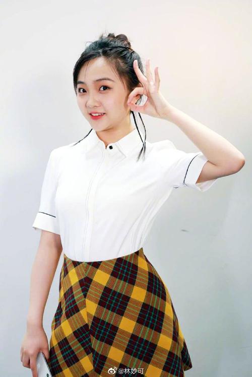在这个信息爆炸的时代,像王元也这样的萌娃形象,给我们带来了一股清新的气息,他们让我们看到了孩子的天真无邪,也让我们更加珍惜童年的美好时光。