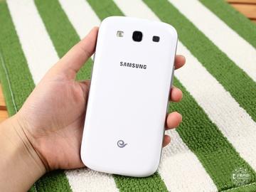 答:除了价格优势外,三星GALAXY S3 i9300的经典设计、不俗的性能表现、以及出色的拍照功能都是其值得入手的理由,对于追求性价比、对经典有情怀或是需要一款备用机的朋友来说,这款手机都是不错的选择。