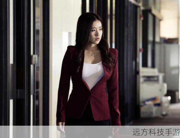 叶琳在这一集中继续在爱与恨之间挣扎,她对余非的嫉妒和对章赫凡的执着让她陷入了痛苦的深渊,而余非则努力在困境中保持坚强和善良,她试图化解与叶琳之间的矛盾,但却困难重重。