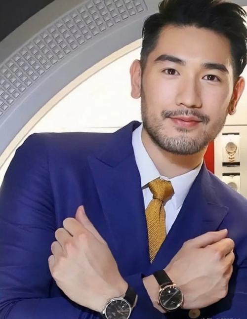 答:高以翔。