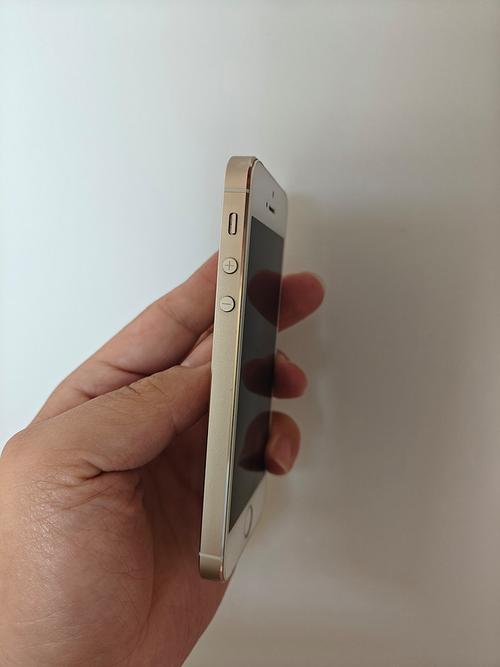 苹果5s的屏幕尺寸为4英寸,这一尺寸在当时被视为单手操作的黄金比例,既保证了良好的视觉体验,又兼顾了便携性。