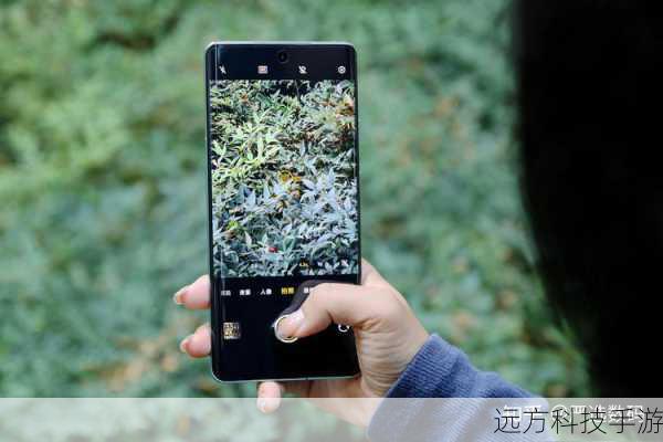 vivo X100 Pro以其卓越的摄影能力脱颖而出,成为众多摄影爱好者的心头好,这款手机搭载了蔡司APO超级长焦镜头,配合自研影像芯片V3,不仅提升了长焦画质,还优化了图像处理算法,使得拍摄出的照片和视频更加细腻、自然,其主摄更是达到了惊人的5000万像素,配合大底传感器,即使在暗光环境下也能拍出清晰明亮的照片,vivo X100 Pro还支持多种拍摄模式,满足用户从广角到微距的各种需求,是名副其实的影像新标杆。