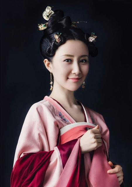 对于演员来说,能够遇到一个适合自己的角色是非常幸运的,陈姝无疑是幸运的,她通过贺丽霞这个角色让更多的人认识了她,而观众也因为陈姝的精彩演绎而更加喜爱贺丽霞这个角色。