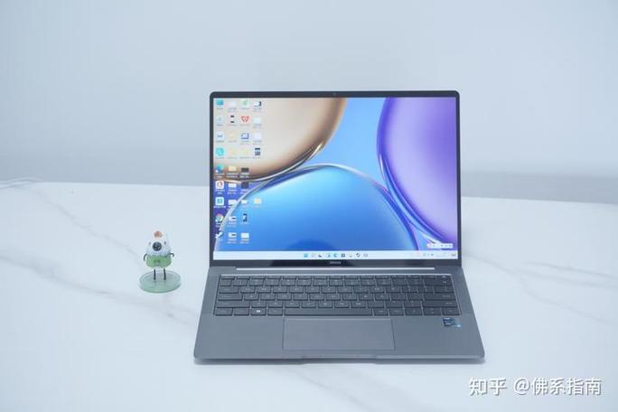 华为MateBook 14s 2023内置了一块60Wh的大容量电池,配合智能省电技术,续航能力非常出色,根据官方数据,它可以在日常办公场景下使用8小时以上,满足你一天的工作需求,如果你需要更长的续航时间,还可以通过降低屏幕亮度、关闭无线网络等方式来进一步延长电池寿命,它还支持90W的超级快充功能,只需30分钟就能充满50%的电量,让你随时随地都能保持电量满满。
