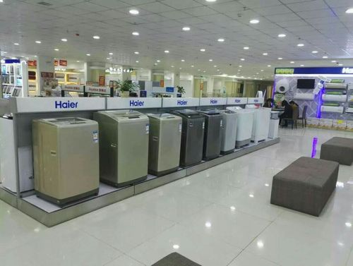 6、实地试用与体验:在购买洗衣机前,尽量到实体店或电器城进行实地试用和体验,亲自操作洗衣机,感受其洗涤效果、噪音水平、操作便捷性等方面是否符合自己的需求,也可以咨询销售人员关于洗衣机的使用方法和注意事项。
