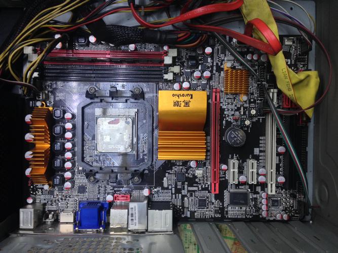 稳定的性能表现:斯巴达克黑潮BA-218主板采用了高品质的元器件和严谨的电路设计,确保了RAID阵列在长时间运行中的稳定性和可靠性。