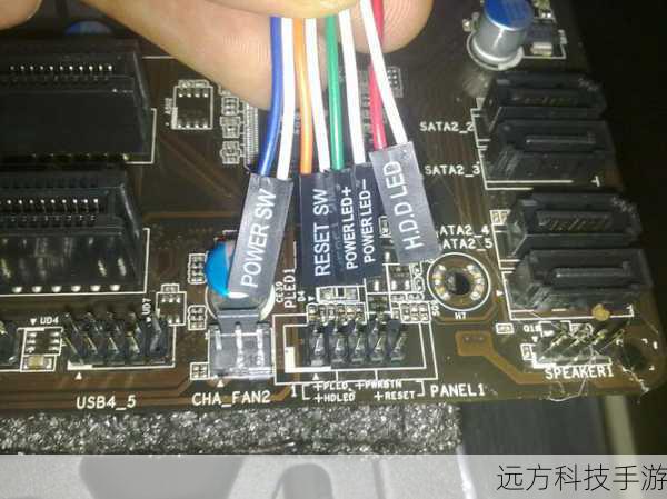 2、检查硬件连接:确保所有硬件(如内存条、硬盘、电源线)都牢固地插入和连接到主板上,松动的连接可能导致接触不良,产生异常声音。
