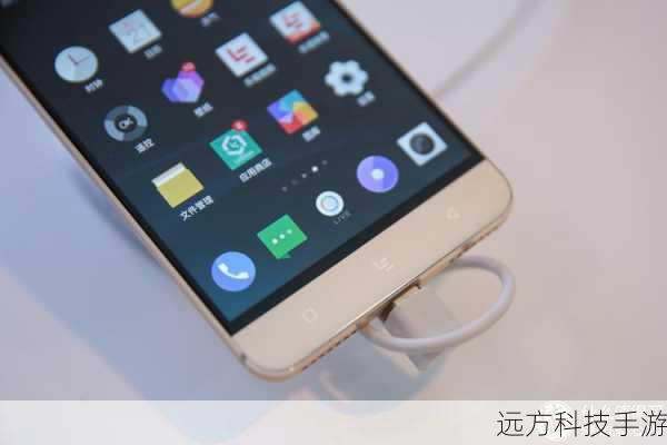 在性能配置方面,乐视手机Pro3搭载了高通骁龙821处理器,配备6GB运行内存和64GB/128GB存储空间,性能非常强大,骁龙821处理器采用了14nm工艺制程,性能和功耗表现都非常出色,配合大运行内存和高速存储空间,手机在运行大型应用、多任务处理时都能保持流畅不卡顿,手机还支持最大256GB的存储扩展,满足用户对存储空间的需求。