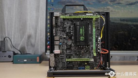 插槽与功耗：E5300采用LGA 775插槽类型，与当时的主流主板兼容，热设计功耗（TDP）为65W，相对较低的功耗使得这款处理器在长时间运行时也能保持较低的发热量，从而延长了硬件的使用寿命。