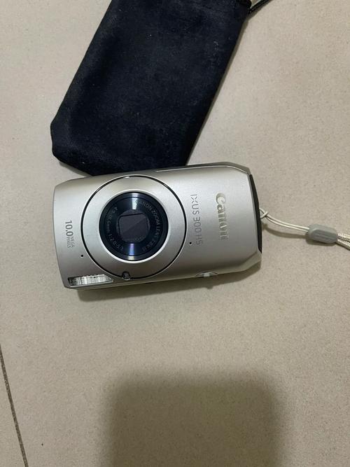 在续航方面,佳能IXUS1000 HS也表现出色,一块大容量电池足以支撑你完成一整天的拍摄任务,而在数据传输上,它支持Wi-Fi连接,可以轻松将照片传输至手机或电脑,实现即时分享,无论是社交媒体上的晒图,还是远程备份,都变得异常便捷。